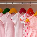 Cómo organizar la ropa de tu bebé en el armario